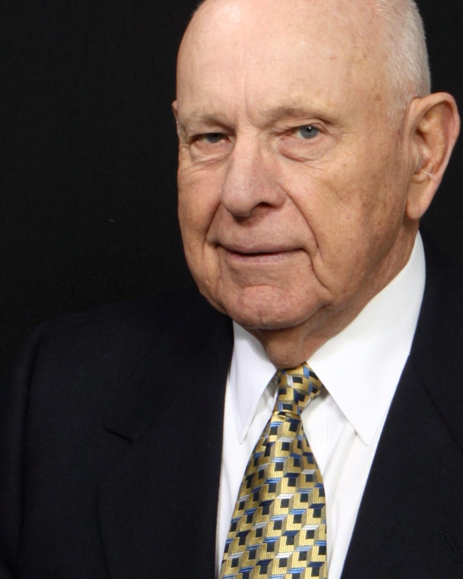 r_P70491TA200411_cr_22441_Full